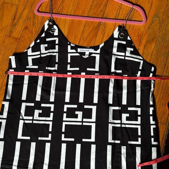 MISSLOOK Geometric Black and White Cami top with chain straps - Picture 9 of 11